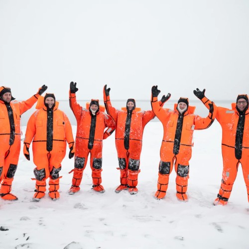 «Всё включено» на Кольском: охота за сиянием, снежное сафари, айс-флоатинг, арктическая кухня
