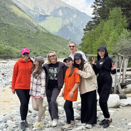 Девичник в Осетии: джип-трип в горах с уроками стрельбы и рисования