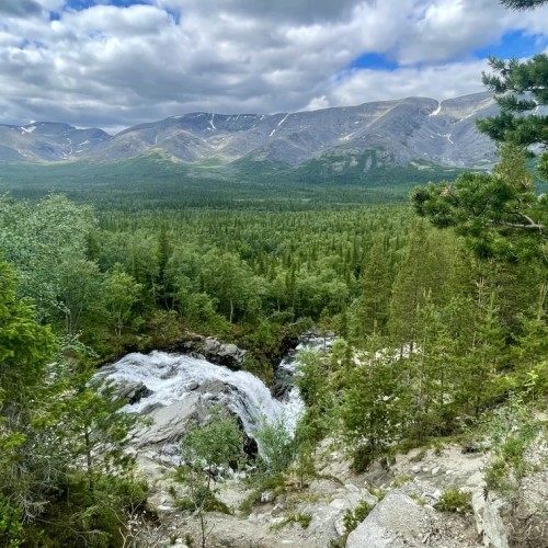 Из Мурманска в Хибины: озёра, фонтаны и водопад реки Рисйок
