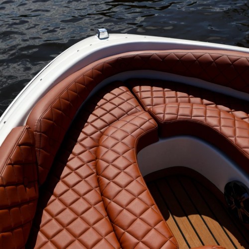 На стильном катере — к самому высокому зданию Европы