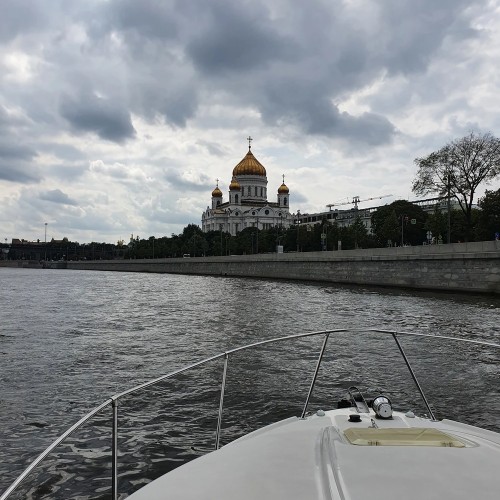 Москва в ладонях: прогулка на катере