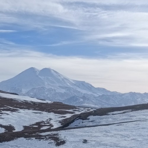 Пик звездопада Персеиды: ночь на плато Канжол в палатках с видом на Эльбрус