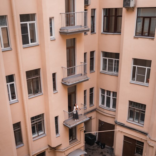 Утренняя прогулка в Петербурге — кофе, двери, дома и атмосфера