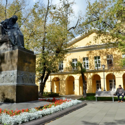 Прогулка по Никитскому бульвару