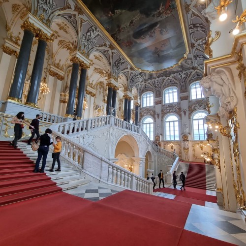 Знакомство с Петербургом: обзорная экскурсия + Эрмитаж (билеты включены)