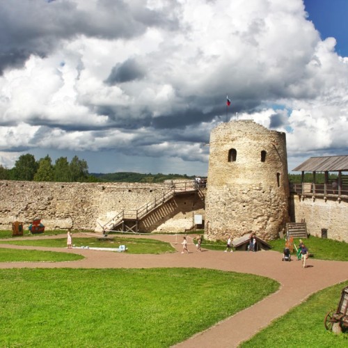 Печоры — Изборск — Псков: однодневная автобусная экскурсия из Петербурга