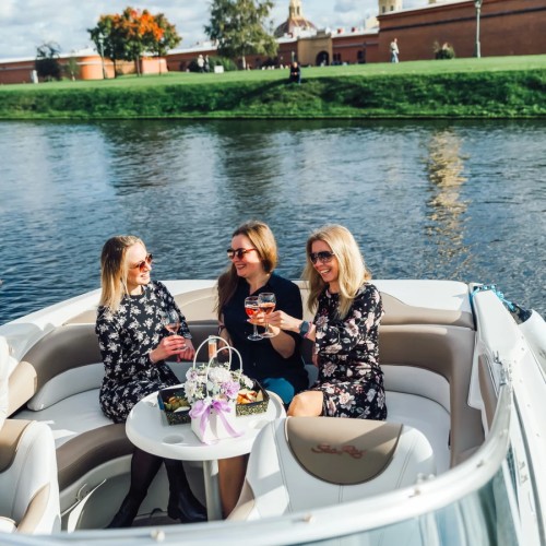 Утро в Петербурге: индивидуальная водная прогулка