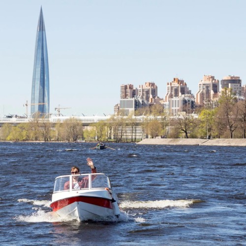 Катание на катере без капитана: по Финскому заливу и рукавам Невы