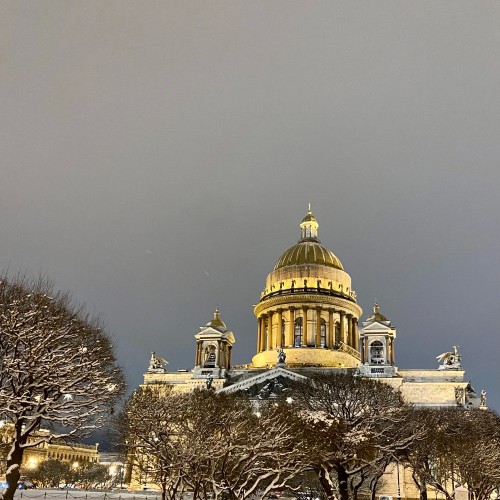 Исаакиевский собор и колоннада: Петербург сверху!