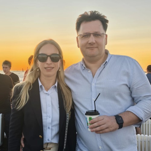 Вояж на элитном теплоходе в сопровождении гида и живой музыки