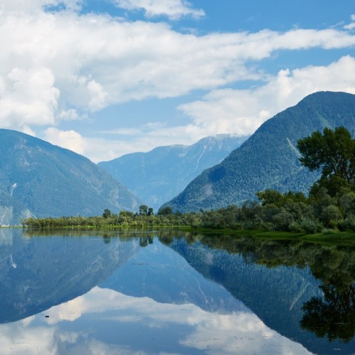 Активно и без палаток на Алтае: моторафтинг, треккинг и вечера под звёздами