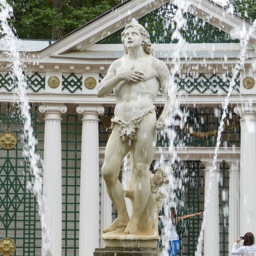 Автобусная экскурсия в Петергоф: Большой дворец, Малый дворец и фонтаны