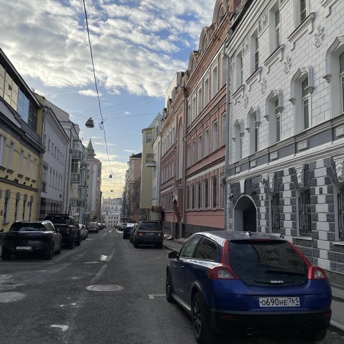 Сретенка: смешение святого и грешного