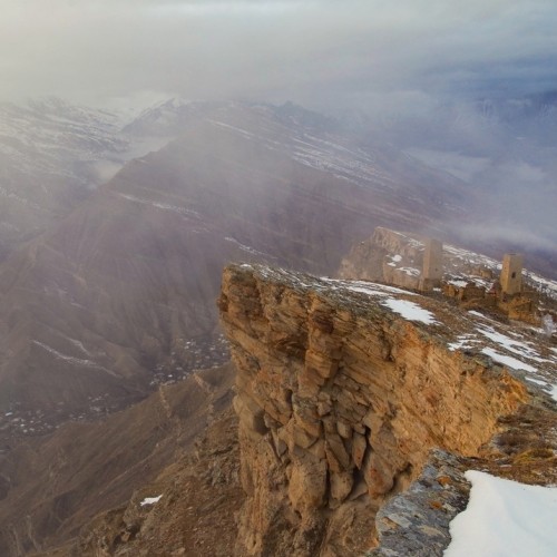 Знаковые места Чечни и Дагестана: от современного мегаполиса к древним аулам