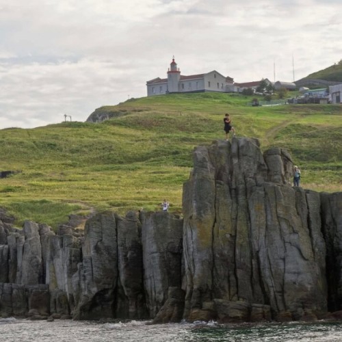 По волнам Японского моря на яхте с маской, сапом и деликатесами (мини-группа)