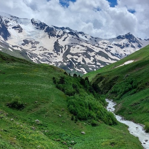 Нетипичное Приэльбрусье: треккинг налегке к 4 высокогорным озёрам с проживанием в гостинице