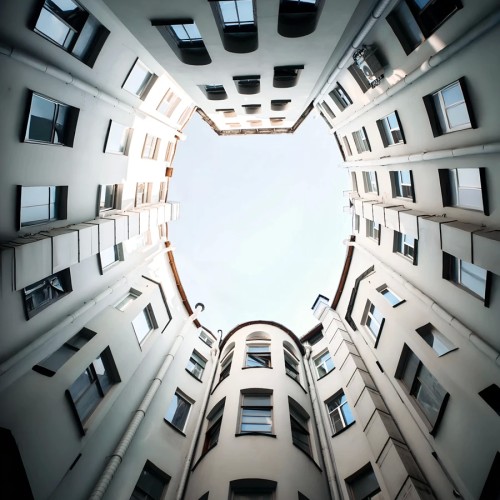 Must-see: Питер с высоты, парадные и легендарная квартира Довлатова