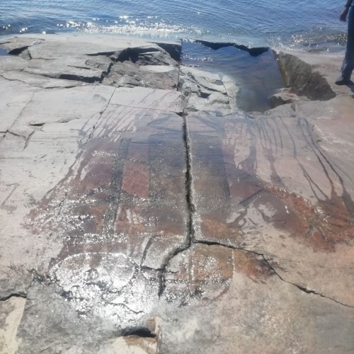 Своей компанией по Карелии: первобытные послания у Онежского озера, Кижи и прогулка на катере