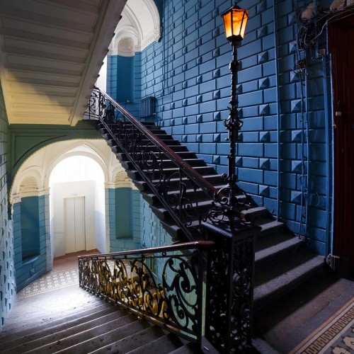 Контрасты Питера: дворы, парадные + видовая крыша