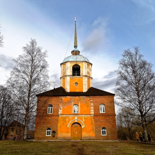 Монастыри Тихвина: из Петербурга — к чудотворным иконам