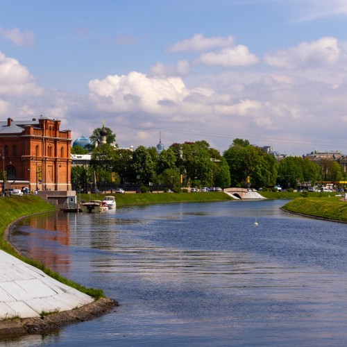 Прогулка на открытом катере — от центра Петербурга до новых кварталов у воды