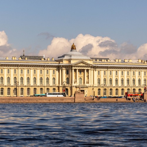 Прогулка на открытом катере — от центра Петербурга до новых кварталов у воды