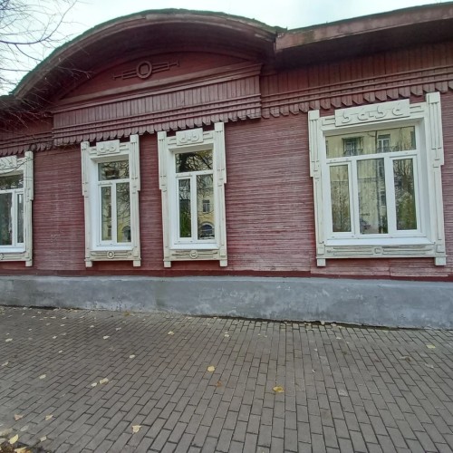 Заглянуть за наличник — разглядеть Кострому!