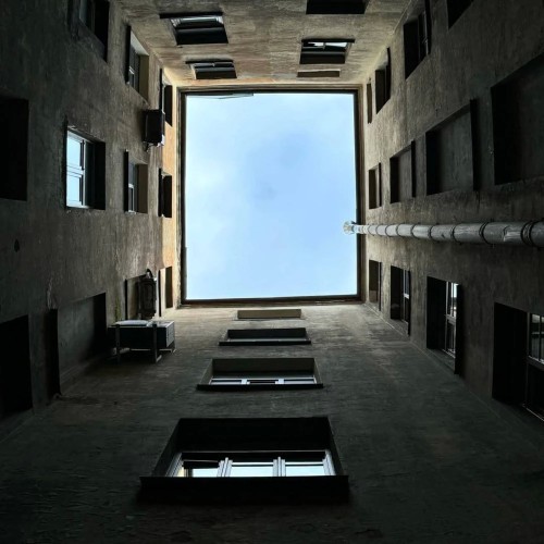 Через дворы и парадные в доходный дом Бака