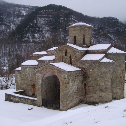 Приключение в горах Домбая и Архыза в мини-группе: прогулки, джипинг, катание верхом