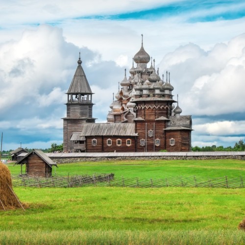 Своей компанией по Карелии: первобытные послания у Онежского озера, Кижи и прогулка на катере