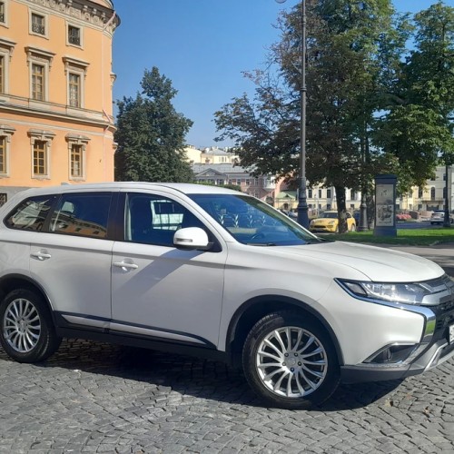 Петербург — как витрина Империи: масштаб площадей и роскошь дворцов от Петра до Путина