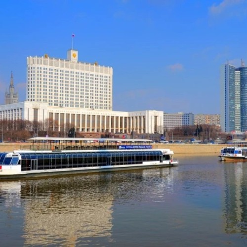 Прогулка на панорамном теплоходе «Ривер Палас» по центру Москвы с обедом или ужином