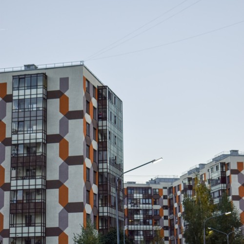 Кудрово: город цветных гигантов через дорогу от Петербурга