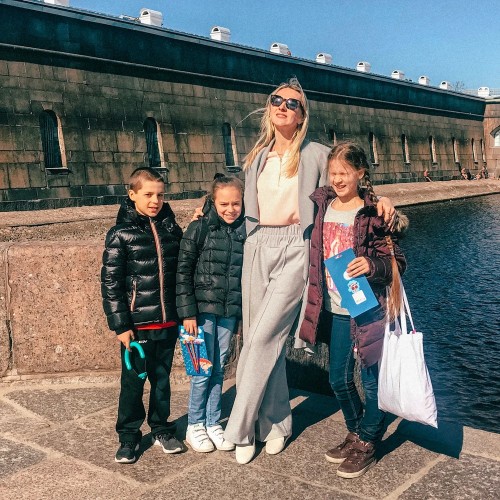 На машине по Петербургу: обзорная экскурсия с элементами квеста для детей и взрослых