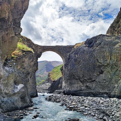 Выше облаков на 3760 метров на гору Шалбуздаг: треккинг налегке с проживанием в гостинице