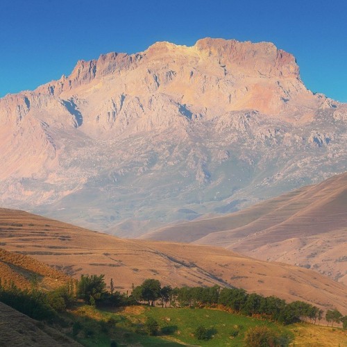 Редкие локации Южного Дагестана: восхождение на Шалбуздаг и аулы-призраки