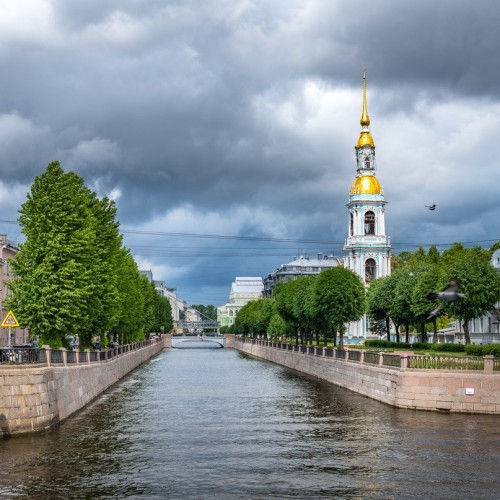 Петербург — как витрина Империи: масштаб площадей и роскошь дворцов от Петра до Путина