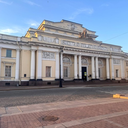 Идём на экскурсию в Русский музей с гидом (билеты включены)