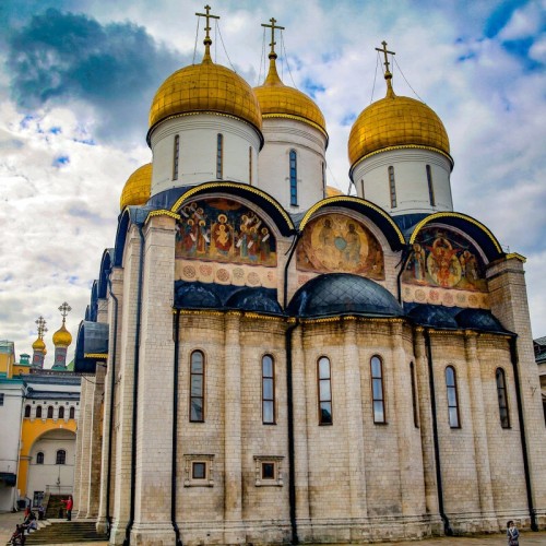 Детская экскурсия по территории Кремля