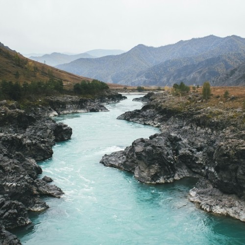 Тур «всё включено» на Алтай: главные локации, моторафтинг и лёгкий треккинг
