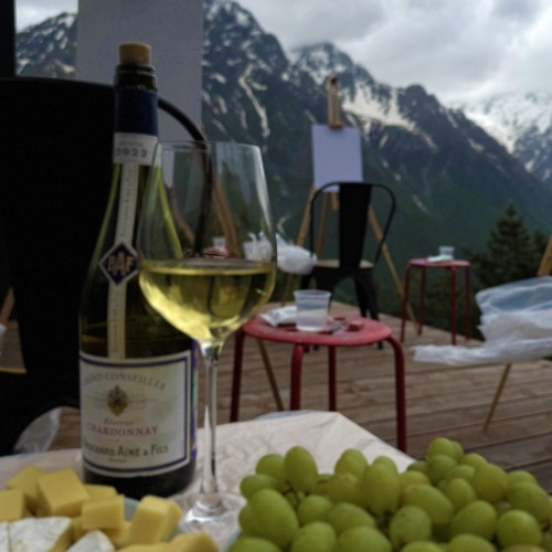 Девичник в Осетии: джип-трип в горах с уроками стрельбы и рисования