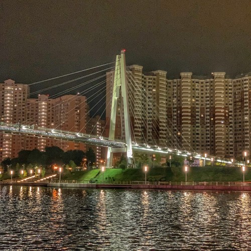 Самостоятельная прогулка на катере по живописному району Москвы