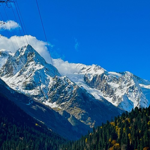 Молодёжный тур в Домбай: лёгкие треккинги, природные чудеса и отель 4* с видом на вершины