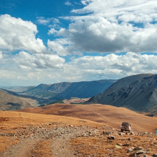 Индивидуальное путешествие по Алтаю: исследуем край на джипе