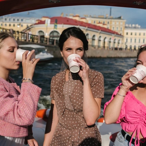 Прогулка на катере: эффектные виды Петербурга с воды