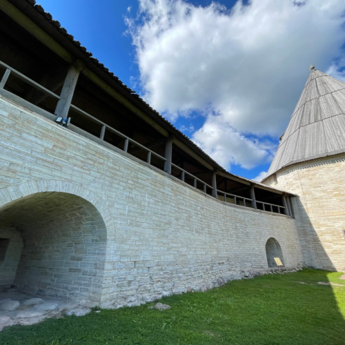 Вдаль от мирской суеты: индивидуальное путешествие-паломничество по монастырям Ленобласти