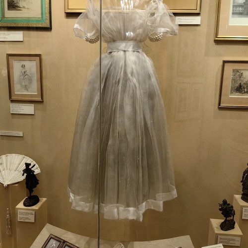 В музей театрального и музыкального искусства вместе с гидом