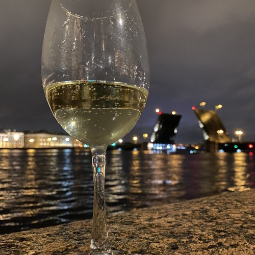 Петербургская ночь: развод мостов и тайные бары на «мини купере»