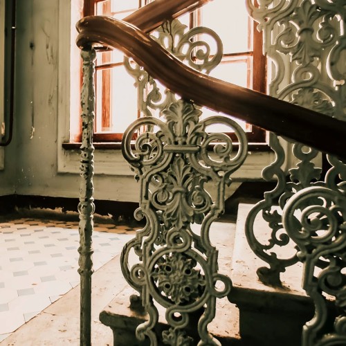 Петербург за закрытыми дверями: парадные лестницы и дворы-колодцы