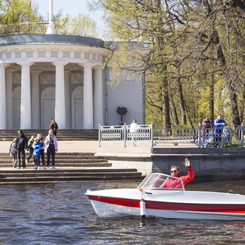 Катание на катере без капитана: по Финскому заливу и рукавам Невы